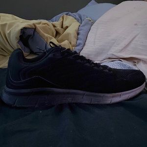 Nice shoe hardly worn and a good brand